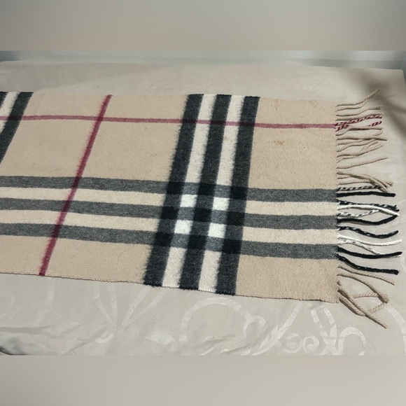 Burberry Check Cashmere Scarf - Picture 8 of 9